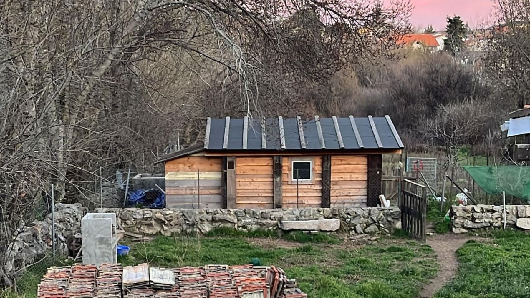 Caseta de aperos construida ilegalmente por el concejal socialista de  Medio Ambiente en Cercedilla.