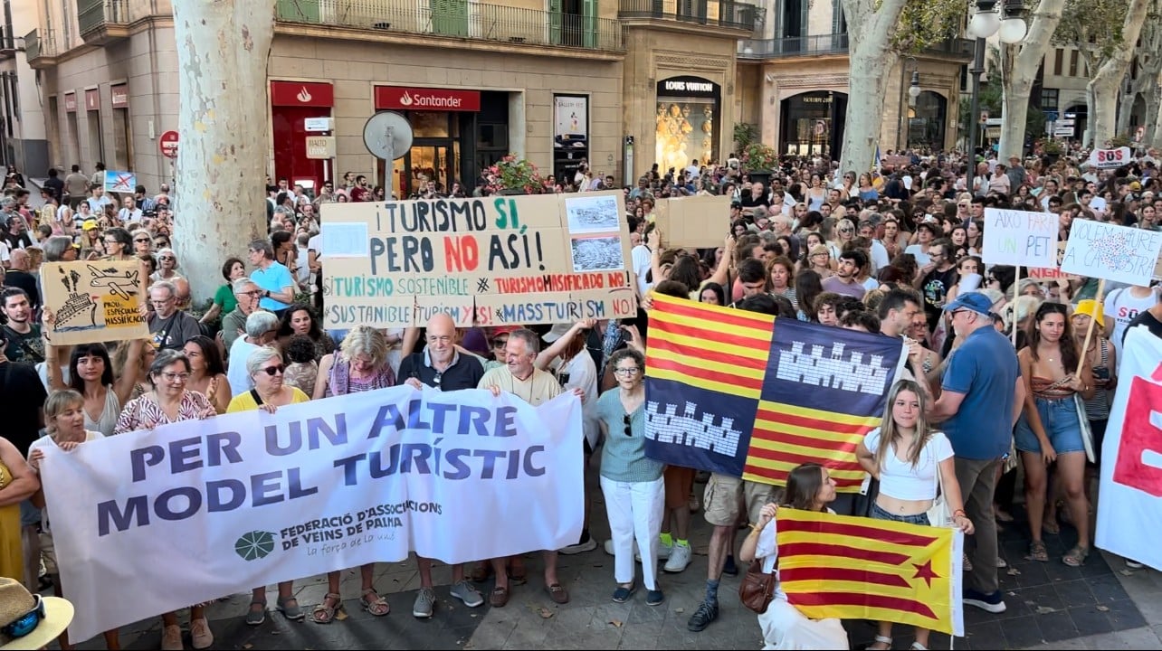 Manifestación contra el turismo masivo en Palma.