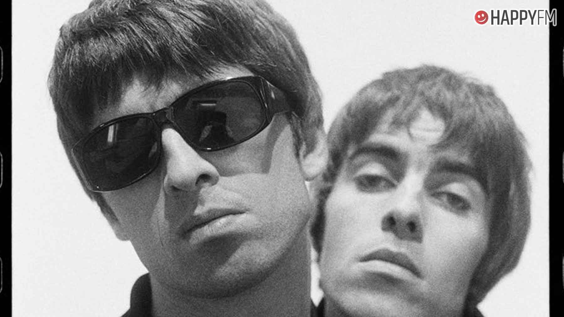 Liam y Noel Gallagher, componentes del grupo Oasis (X).