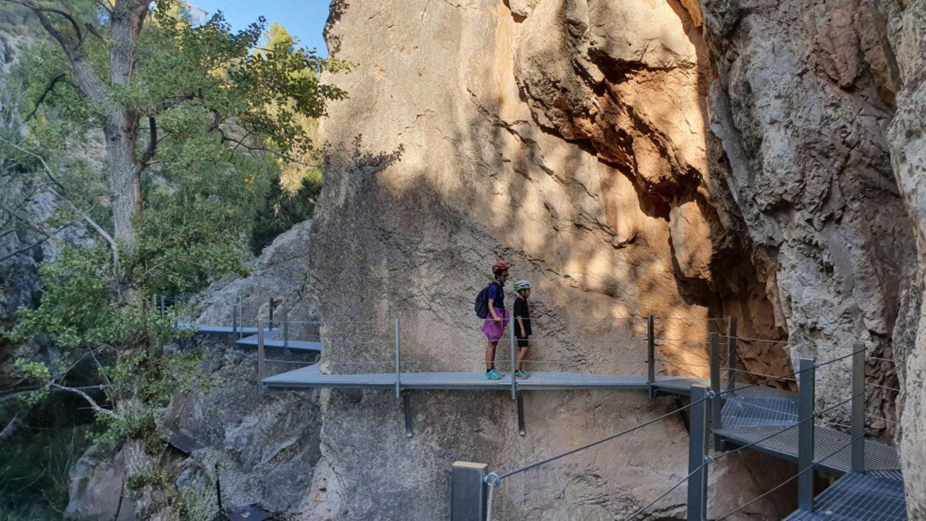 Ésta ruta de senderismo de Aragón te conduce hasta una de las presas más antiguas. Foto: Turismo Andorra-Sierra de Arcos