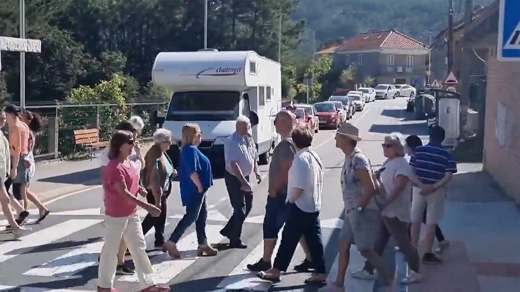 Vecinos de O Morrazo manifestándose.