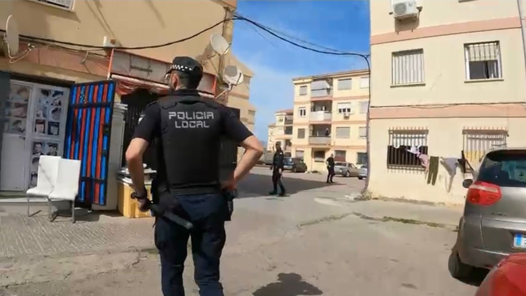 Agente de la Policía Local de Almería en El Puche.