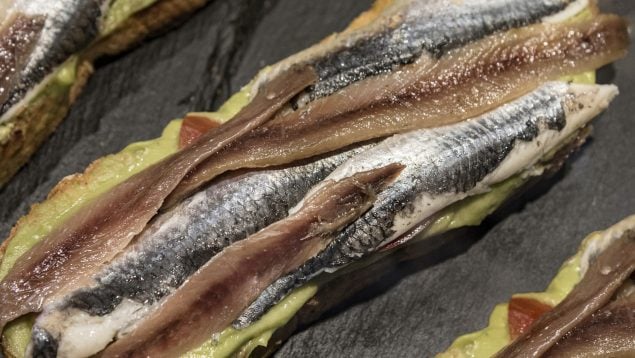 Tu cena lista en menos de 15 minutos: el plato con anchoas que vuelve locos a los gallegos