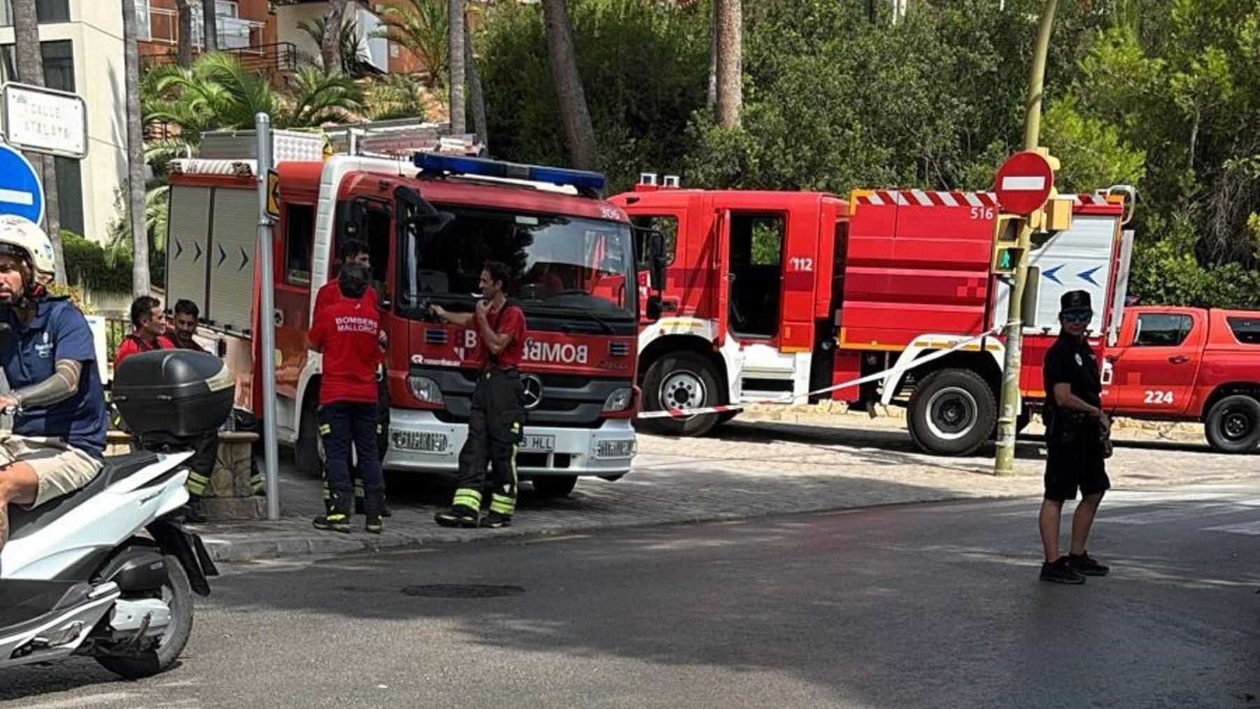 Efectivos desplegados en el incendio en Peguera (Calvià).