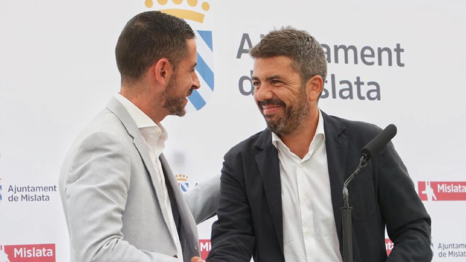 Carlos Mazón y Carlos Fernández Bielsa, este jueves, en el Ayuntamiento de Mislata, en Valencia.