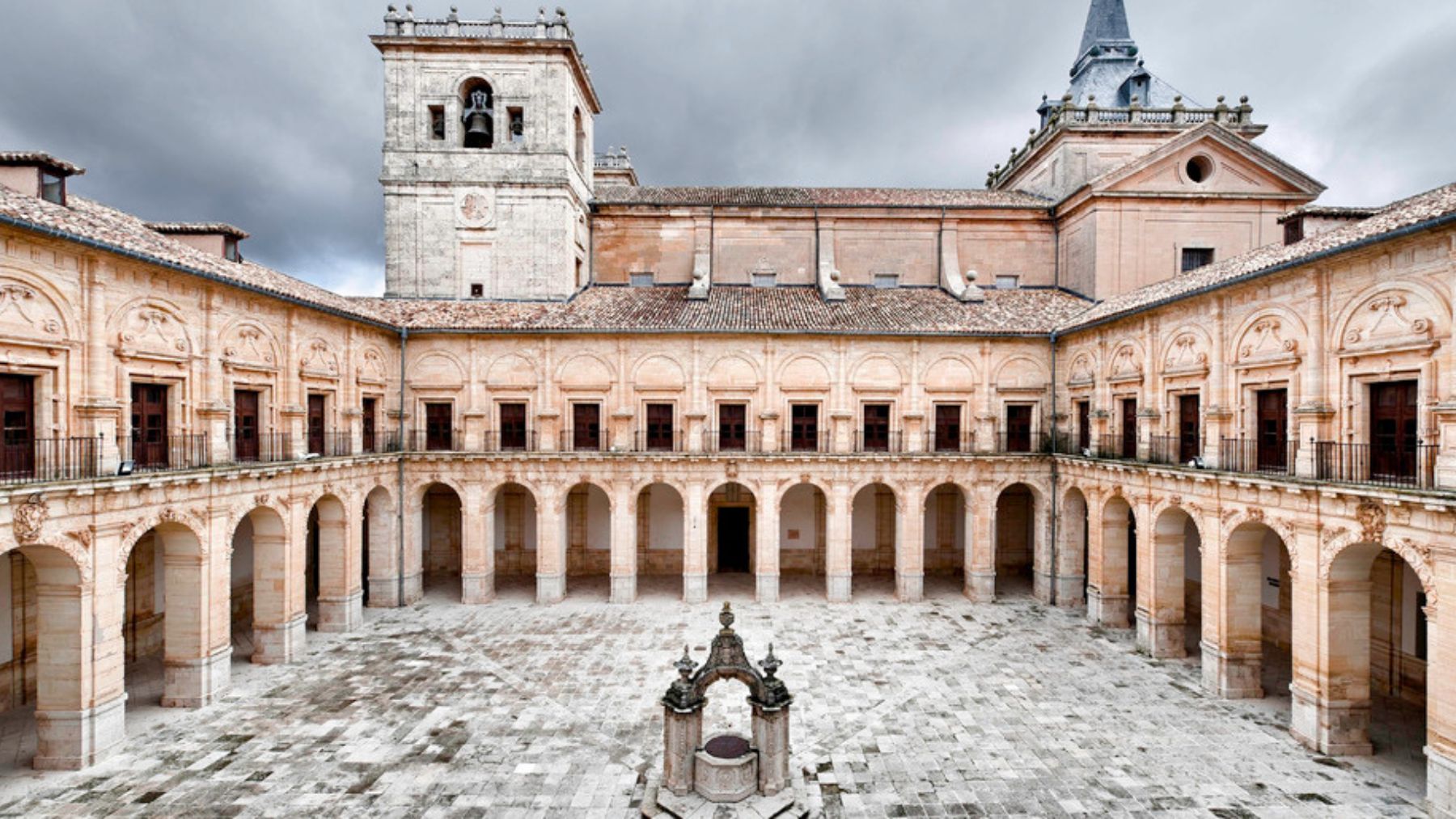 Este pueblo de Castilla – La Mancha cuenta con un majestuoso monasterio. Foto: Turismo Castilla – La Mancha