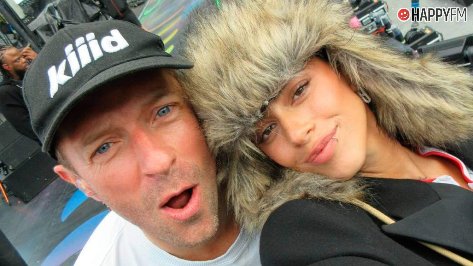 Chris Martin y Tini Stoessel sorprenden al actuar juntos en Dublín.