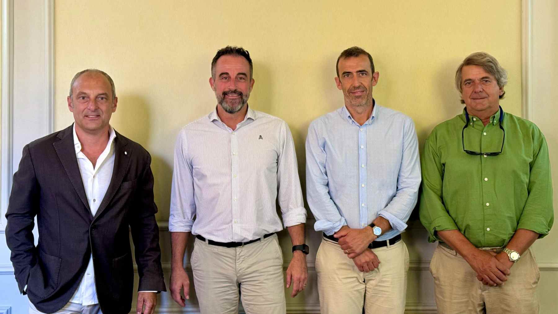 El presidente de ABINI, Hans Lenz, el conseller de Vivienda, José Luis Mateo, el director general de Vivienda, José Francisco Reynés, y el vicepresidente de ABINI, Jorge Forteza.