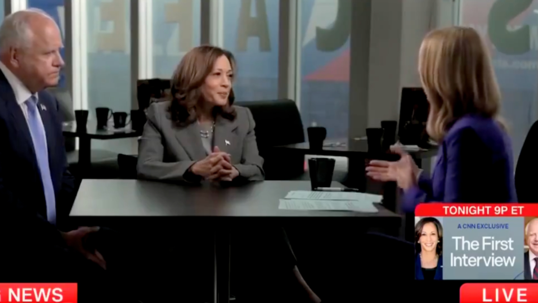 Kamala Harris con Tim Walz y Dana Bash.