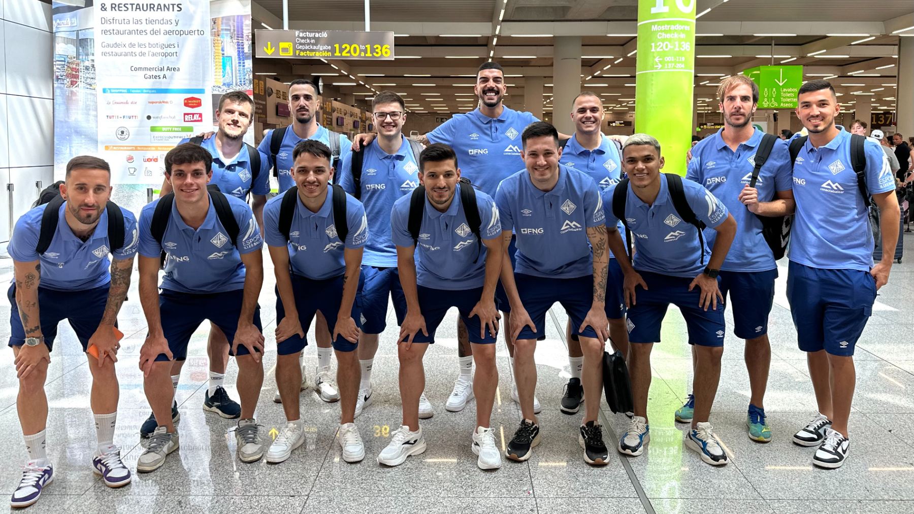 Los jugadores, en el aeropuerto.