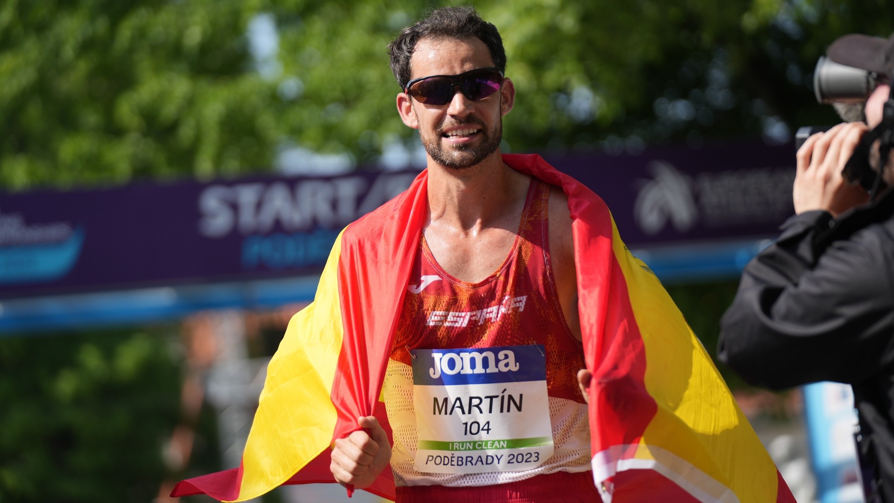 Álvaro Martín, tras ganar una competición de marcha. (Europa Press)