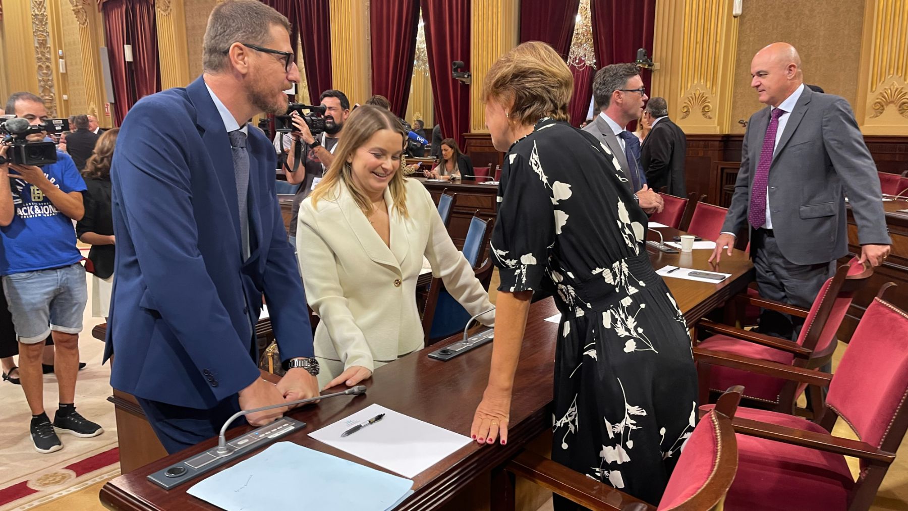 La presidenta balear Marga Prohens, antes de empezar el Debate de Política General.