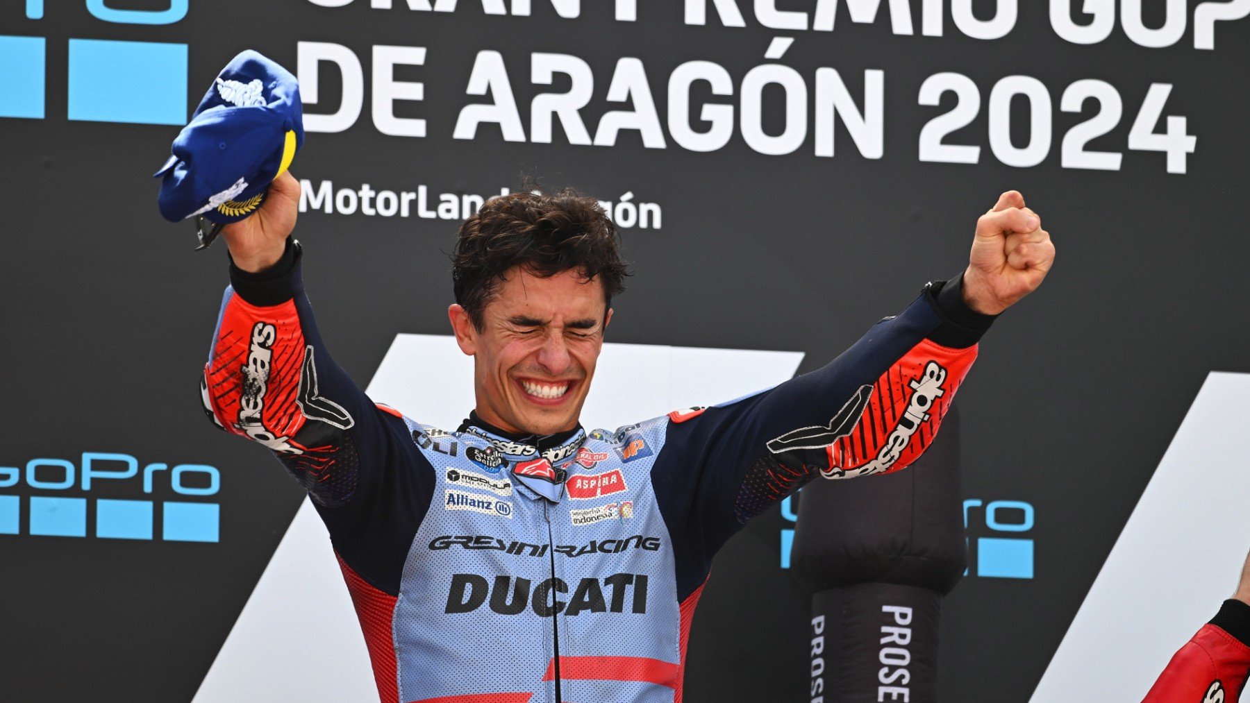 Marc Márquez celebra su victoria en Aragón. (Michelín)