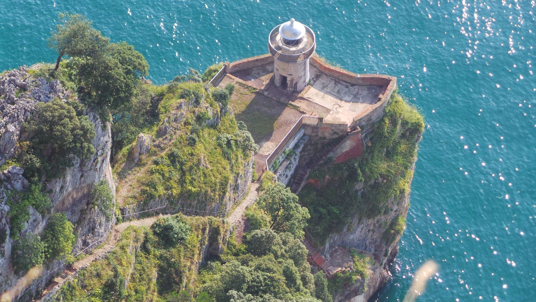 Faro del caballo en Santoña. (EP)