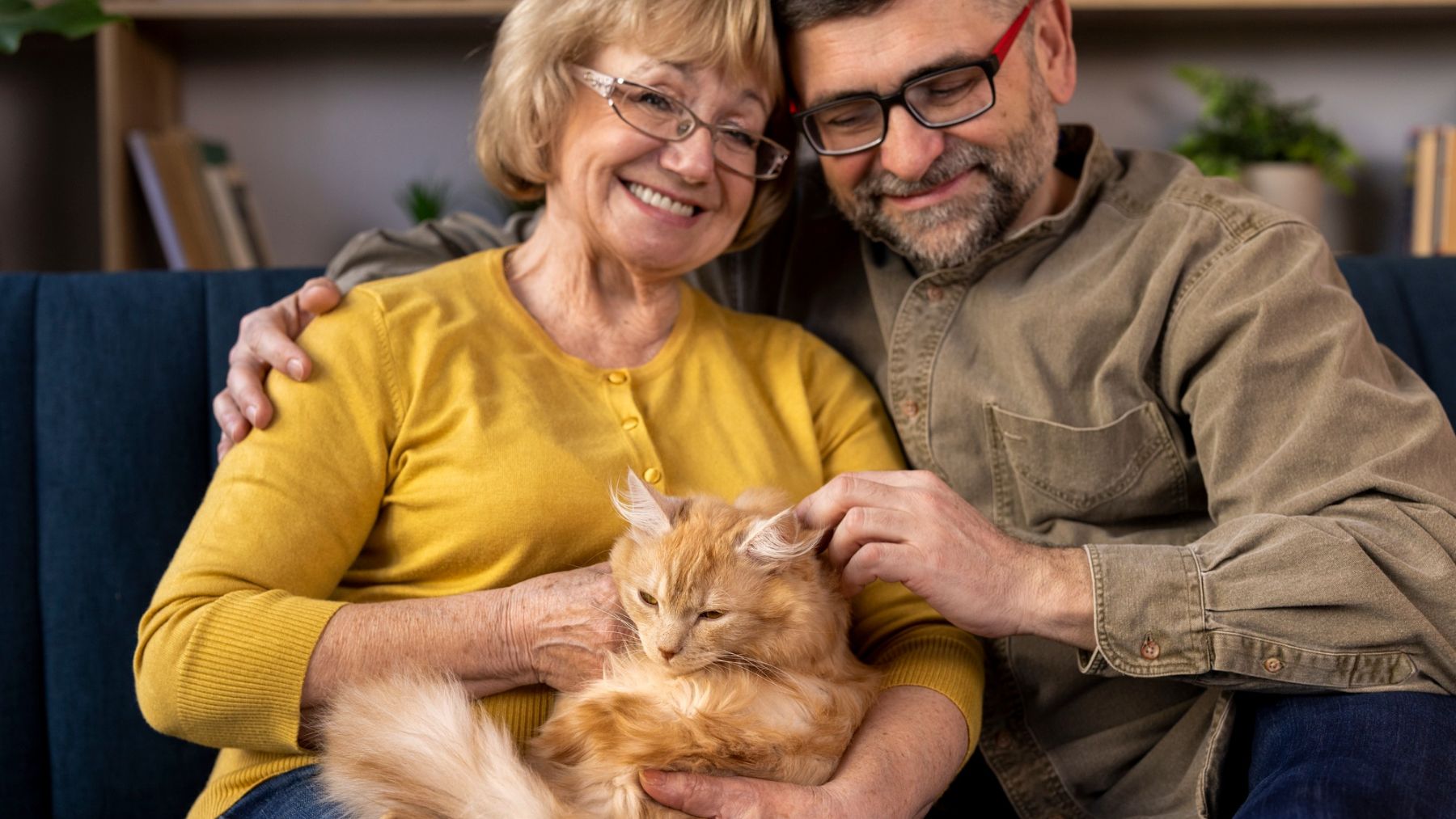 Una familia con su gato. Foto: Freepik