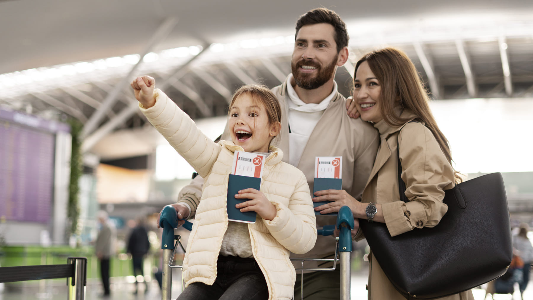 Familia en el aeropuerto.