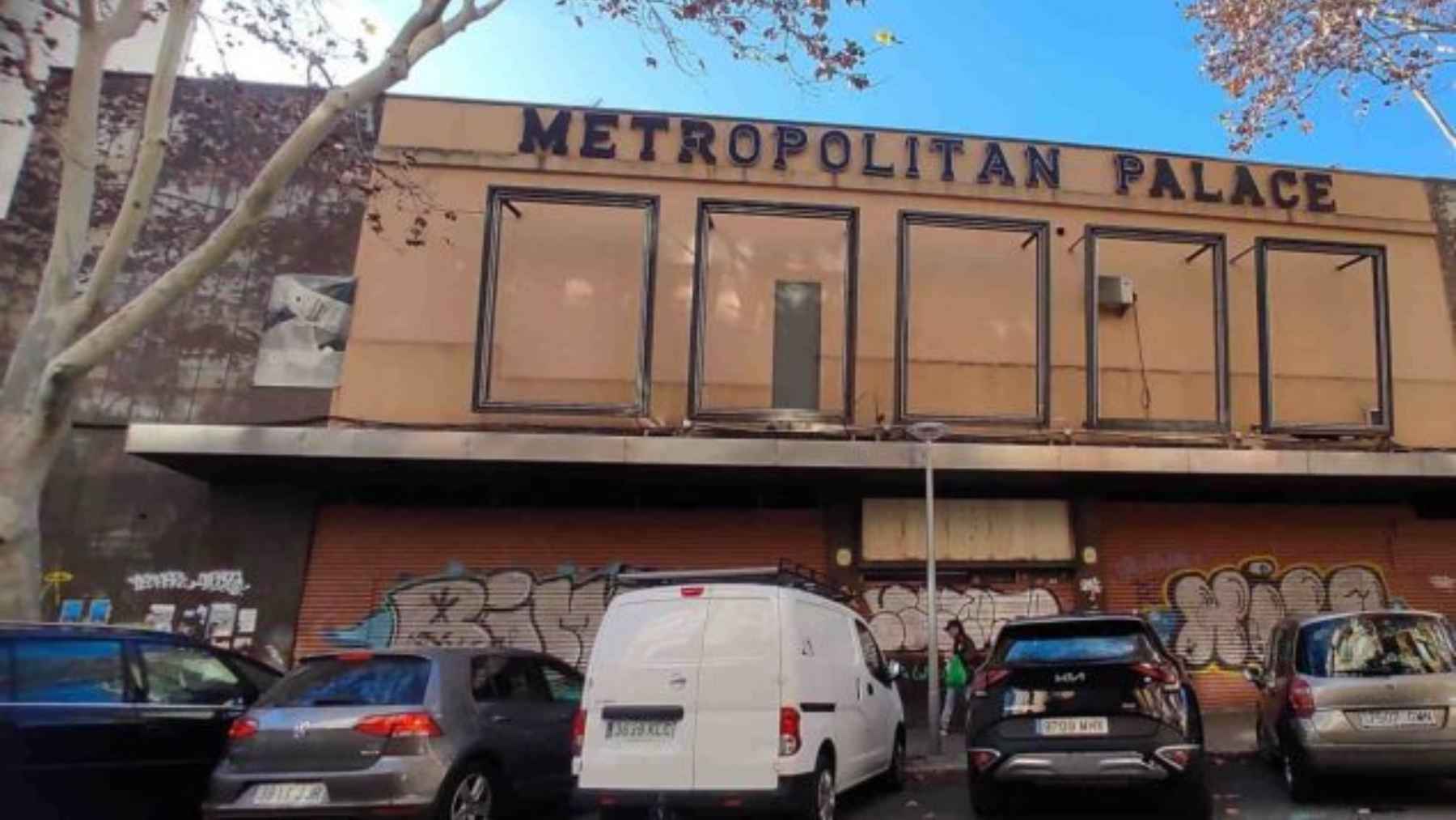 Imagen del abandonado cine Metropolitan del barrio de Pere Garau de Palma.