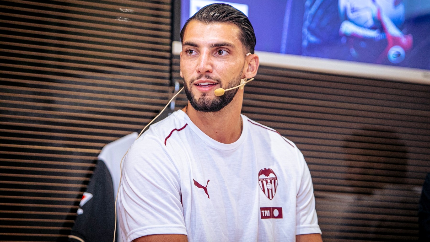 Rafa Mir, durante un acto con el Valencia. (Europa Press)