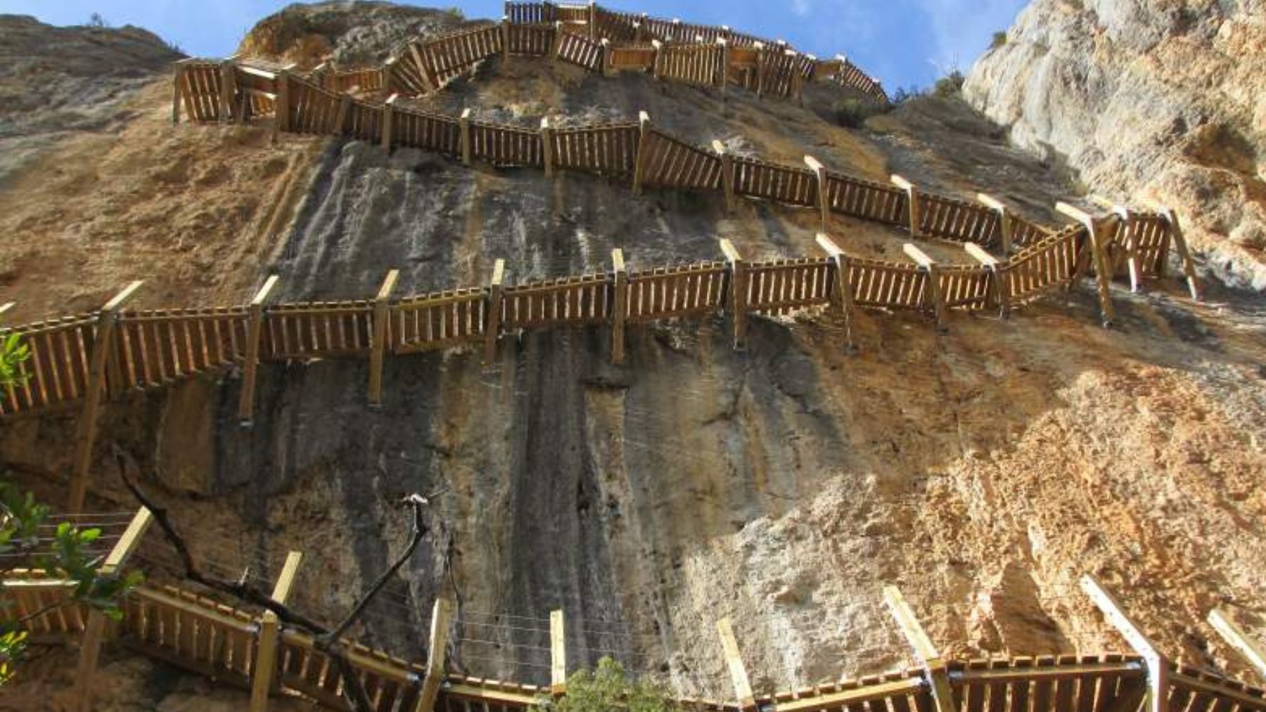 Ruta senderista de las pasarelas de Montfalcó. Foto: Turismo de Aragón