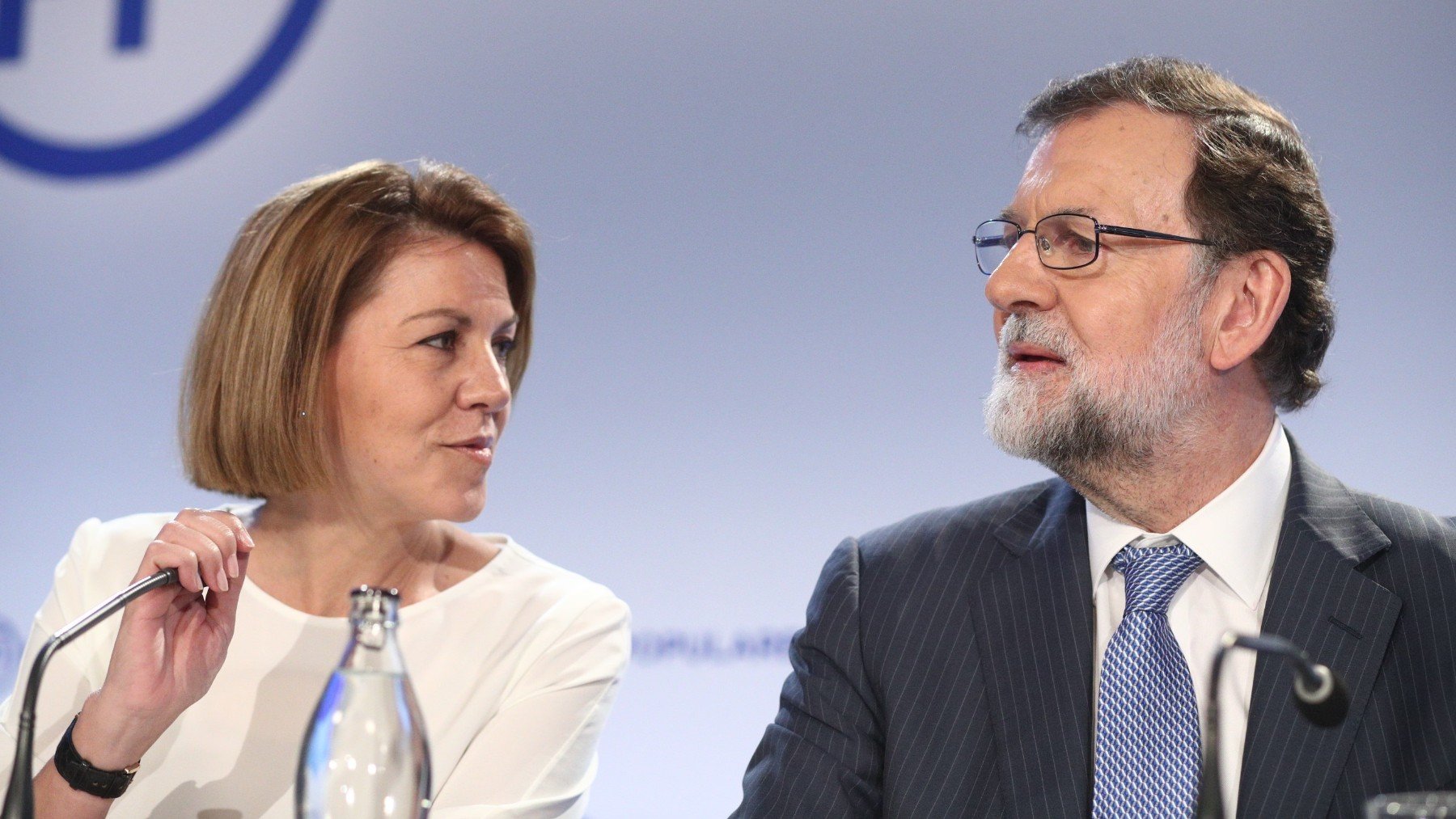 María Dolores de Cospedal y Mariano Rajoy. (EP)