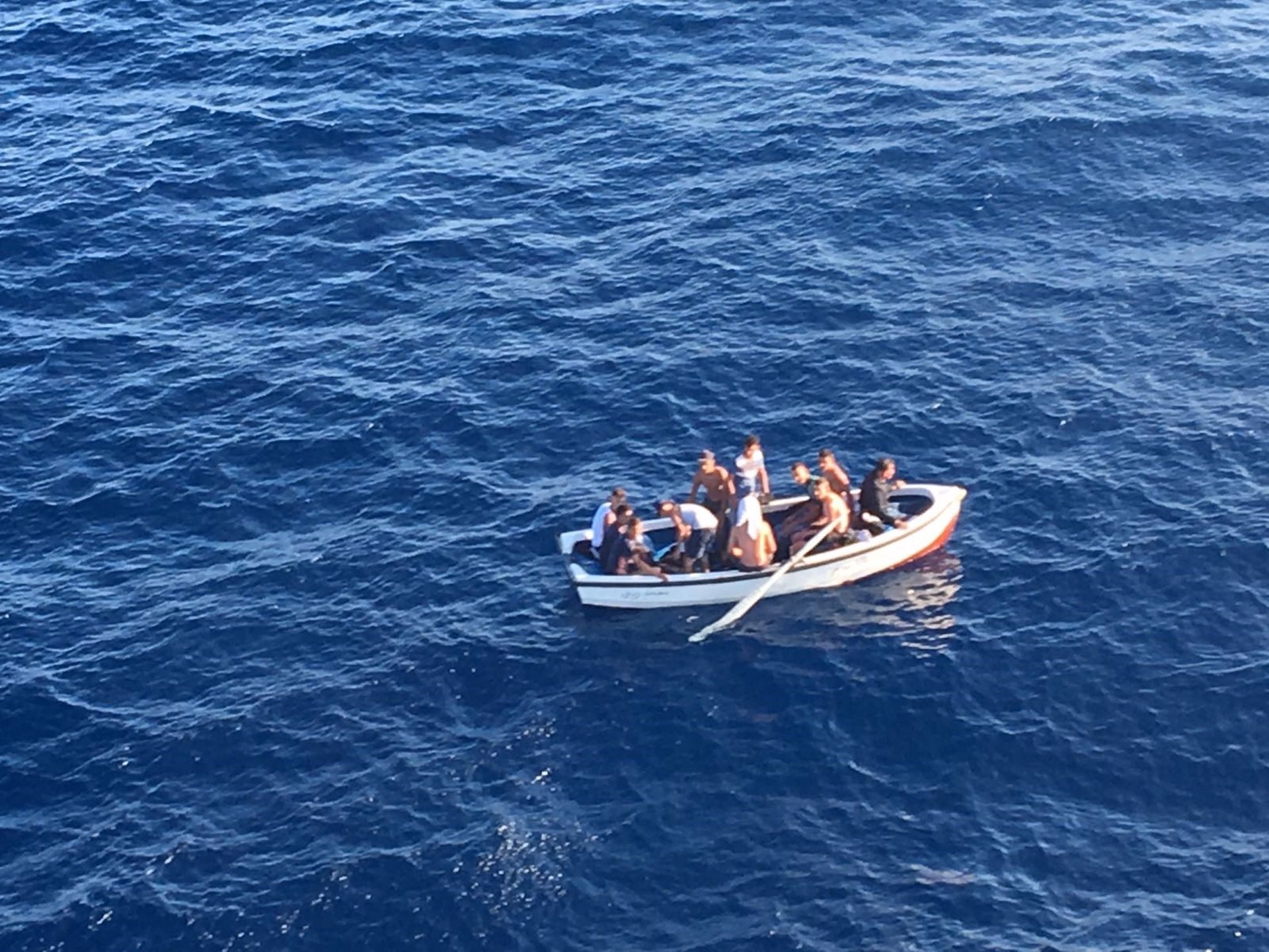 Una patera en aguas de Baleares.