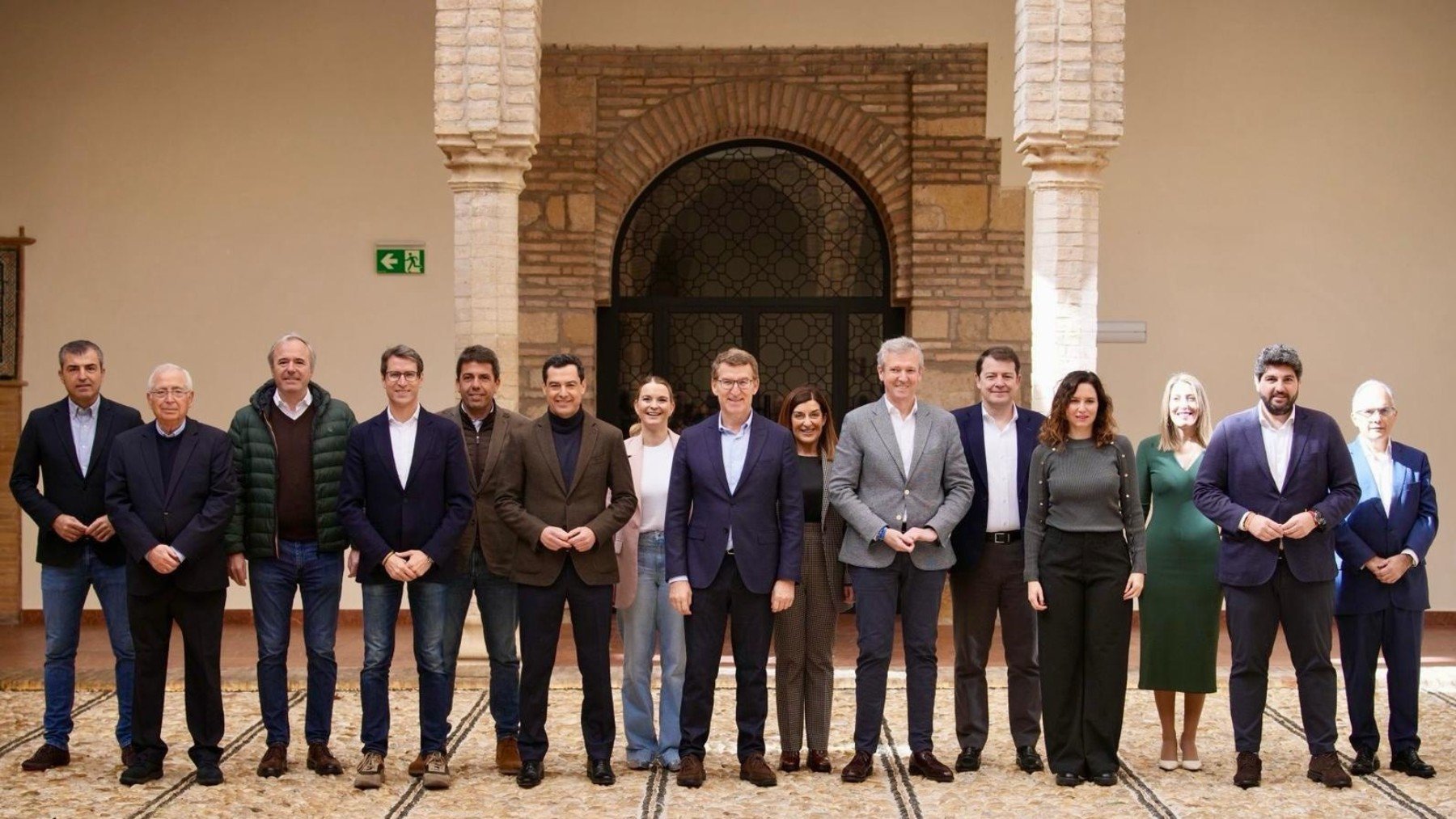 Feijóo con los barones del PP. (Foto: EP)