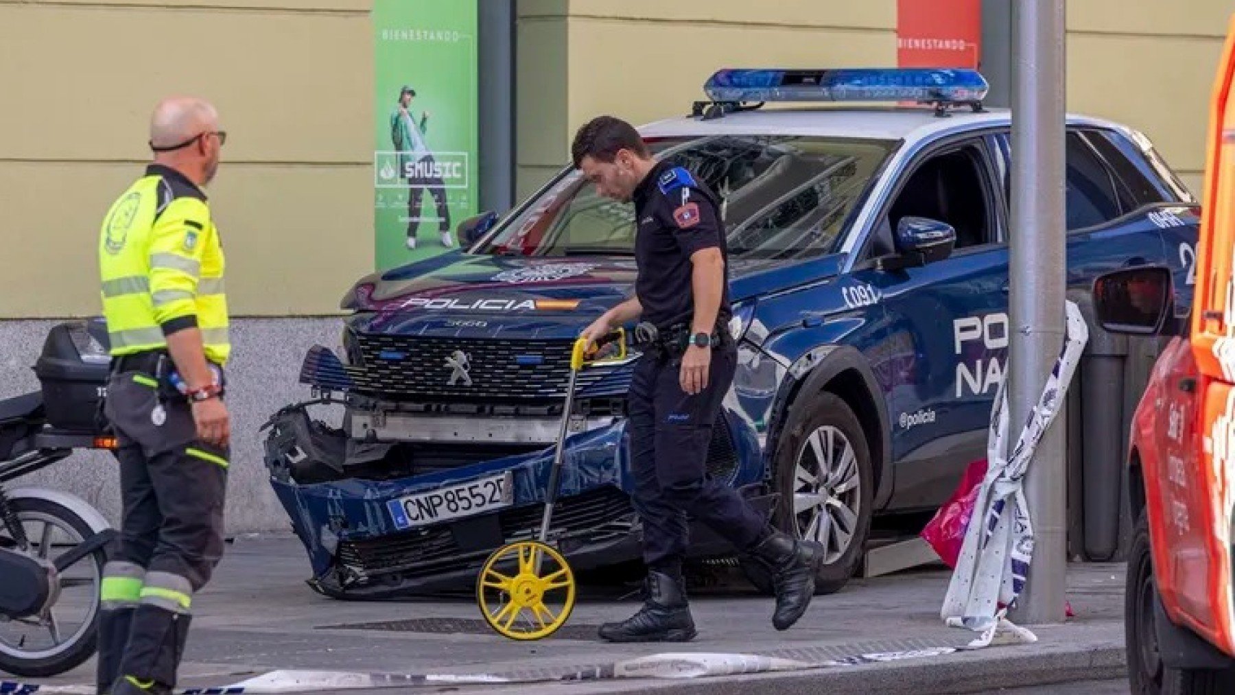 La Policía Municipal investiga el atropello de peatones por un patrulla de la Policía Nacional.