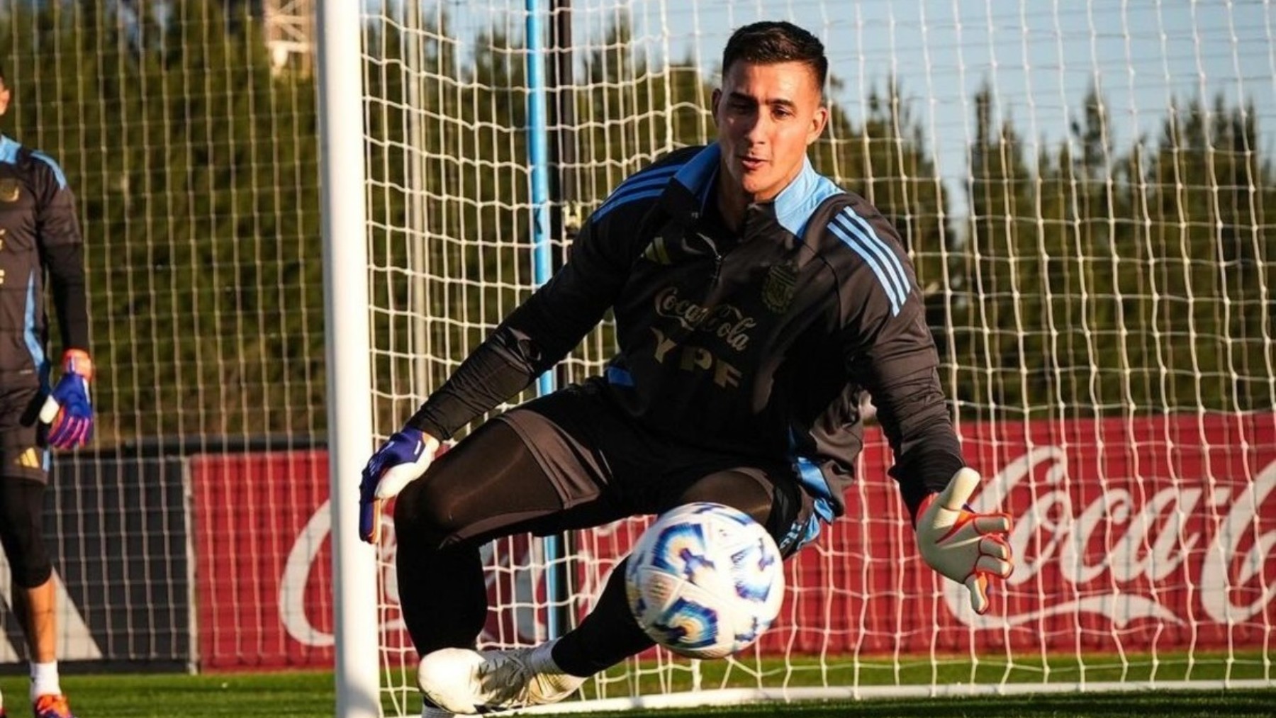 Musso, entrenando con Argentina.