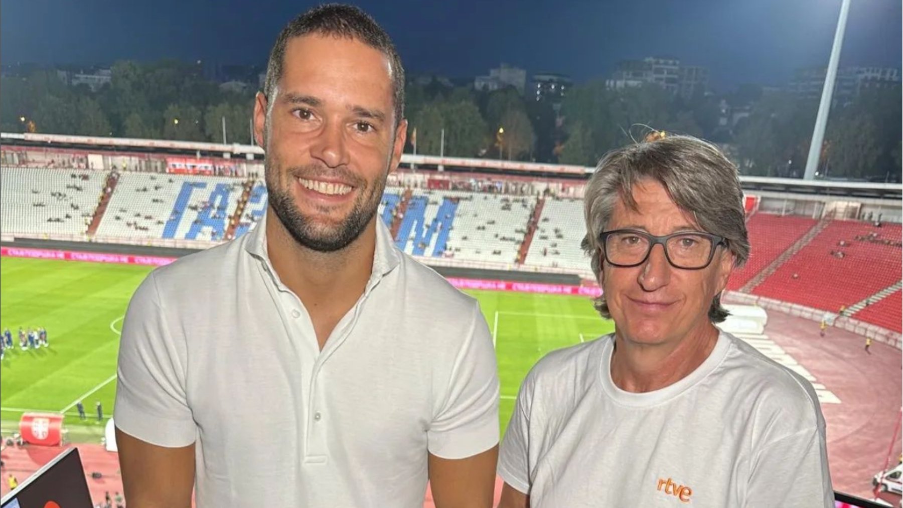 Juan Carlos Rivero junto al ex futbolista Mario Suárez.