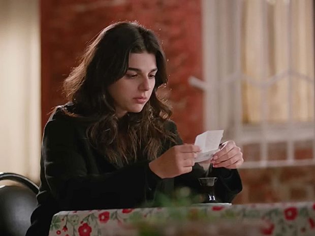 Oğulcan se llevará la cazadora de Tolga a casa con la carta de confesión de Akif en el bolsillo (Atresmedia).