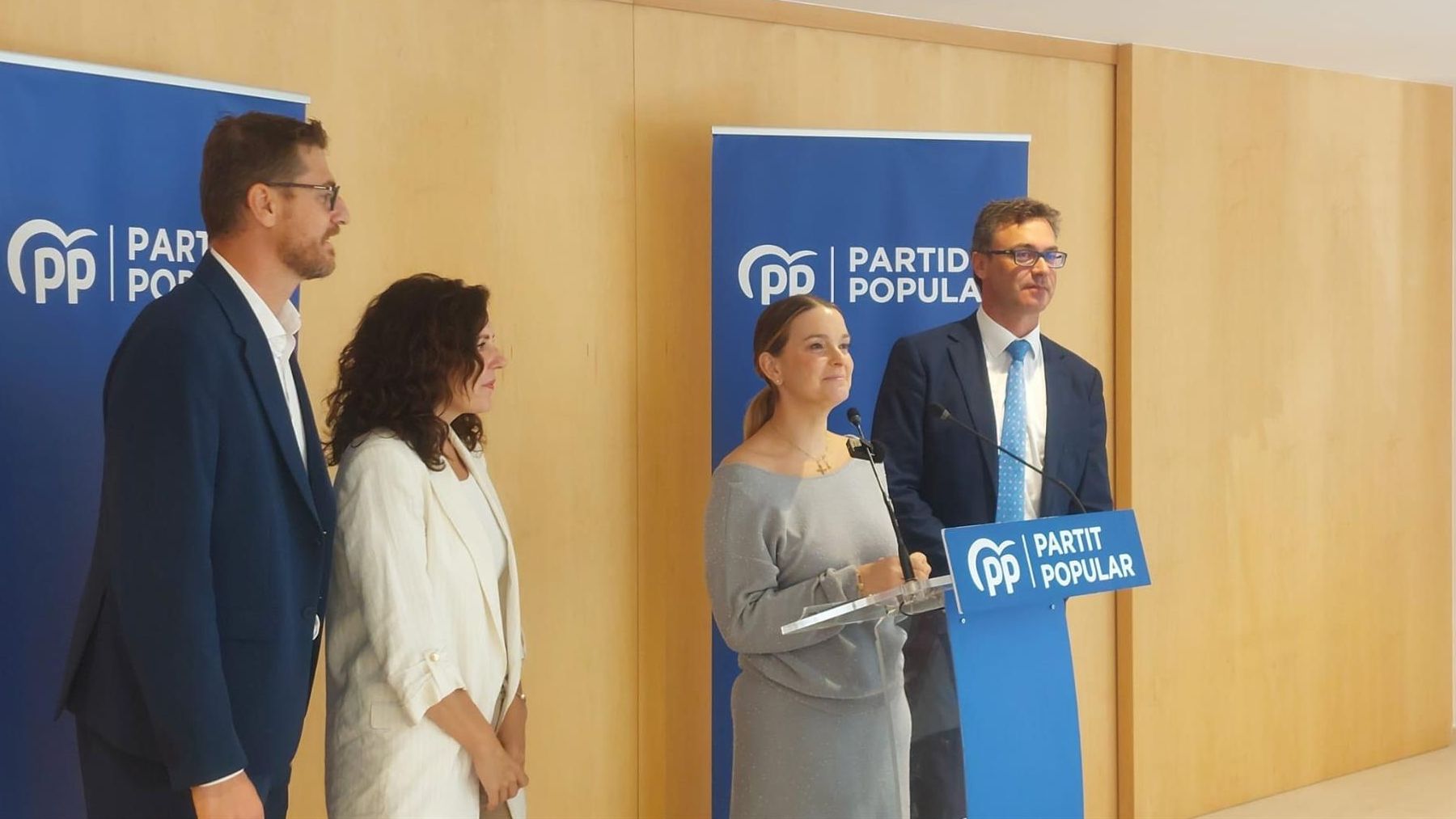 Sebastià Sagreras, Sandra Fernández, Marga Prohens y Antoni Costa.