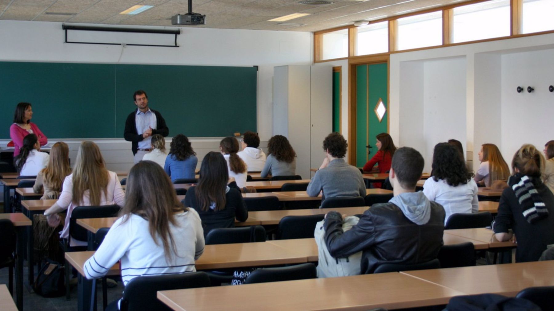 Un aula con alumnos. (CAIB)