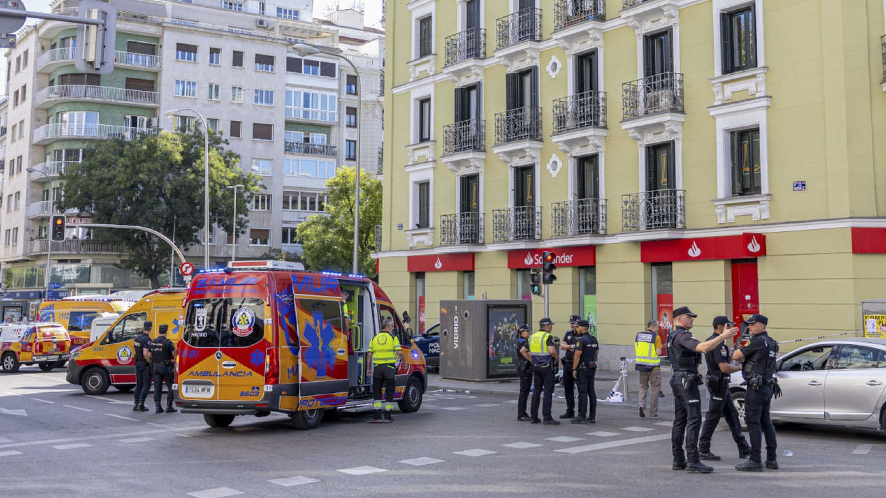 Policías en el lugar de los hechos.