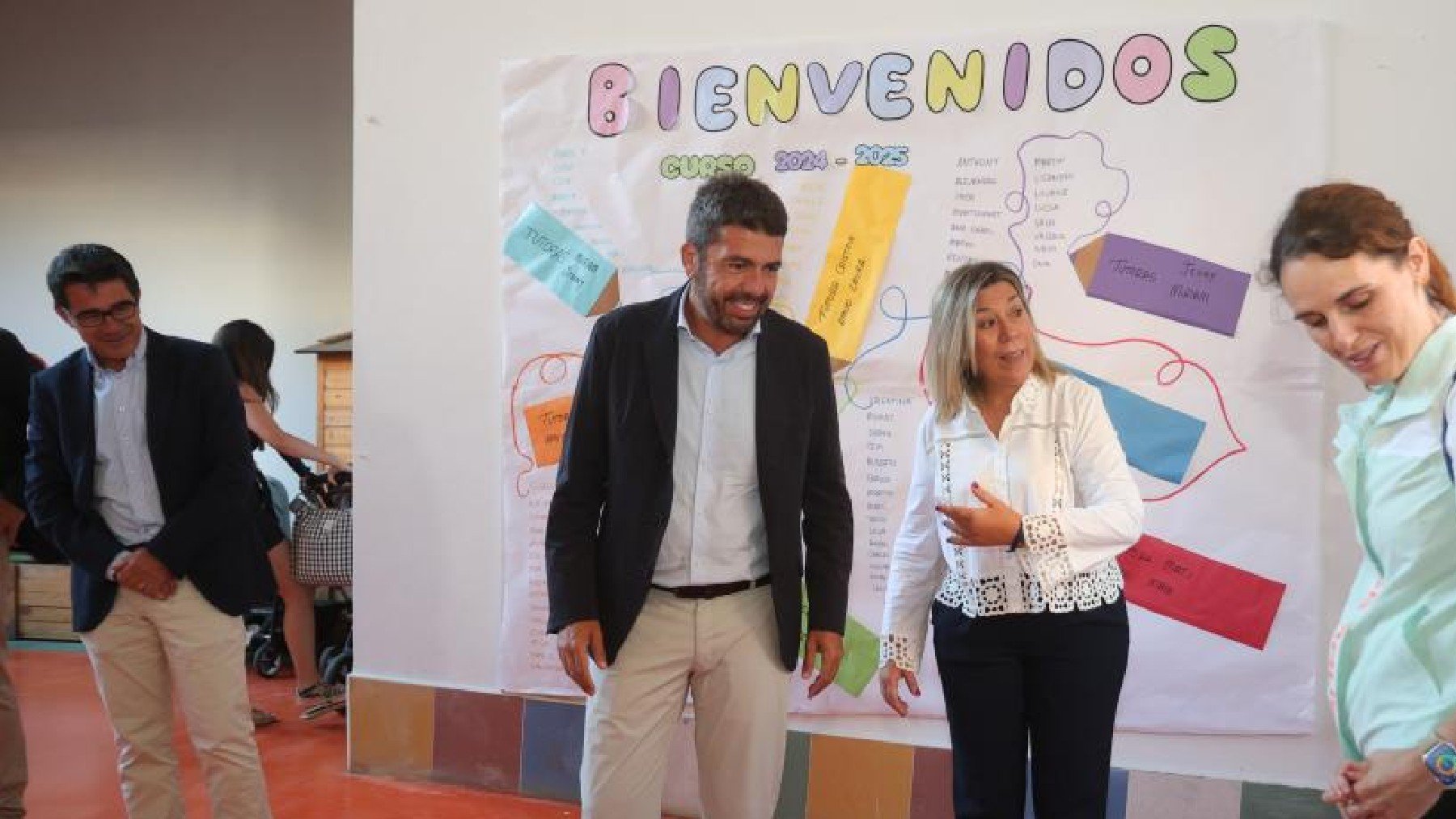 Carlos Mazón, este lunes, en una escuela de educación infantil de la Comunidad Valenciana.