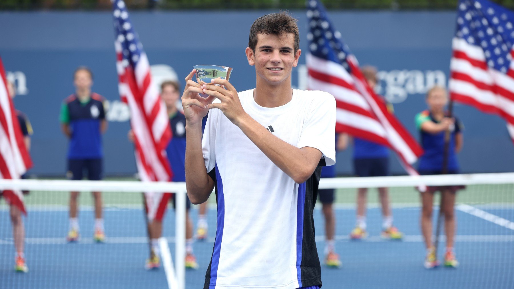 Rafa Jódar, con el título de campeón del US Open Junior 2024. (Getty)