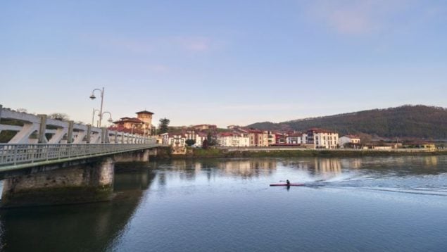 El pueblo de fachadas coloridas, detalles exóticos y naturaleza, más desconocido de Asturias