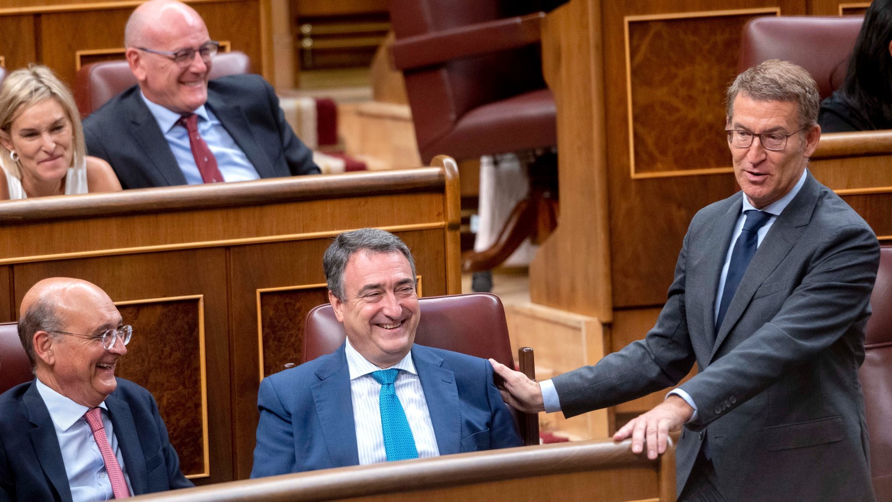 Los diputados del PNV con Alberto Núñez Feijóo. (Foto: EP)