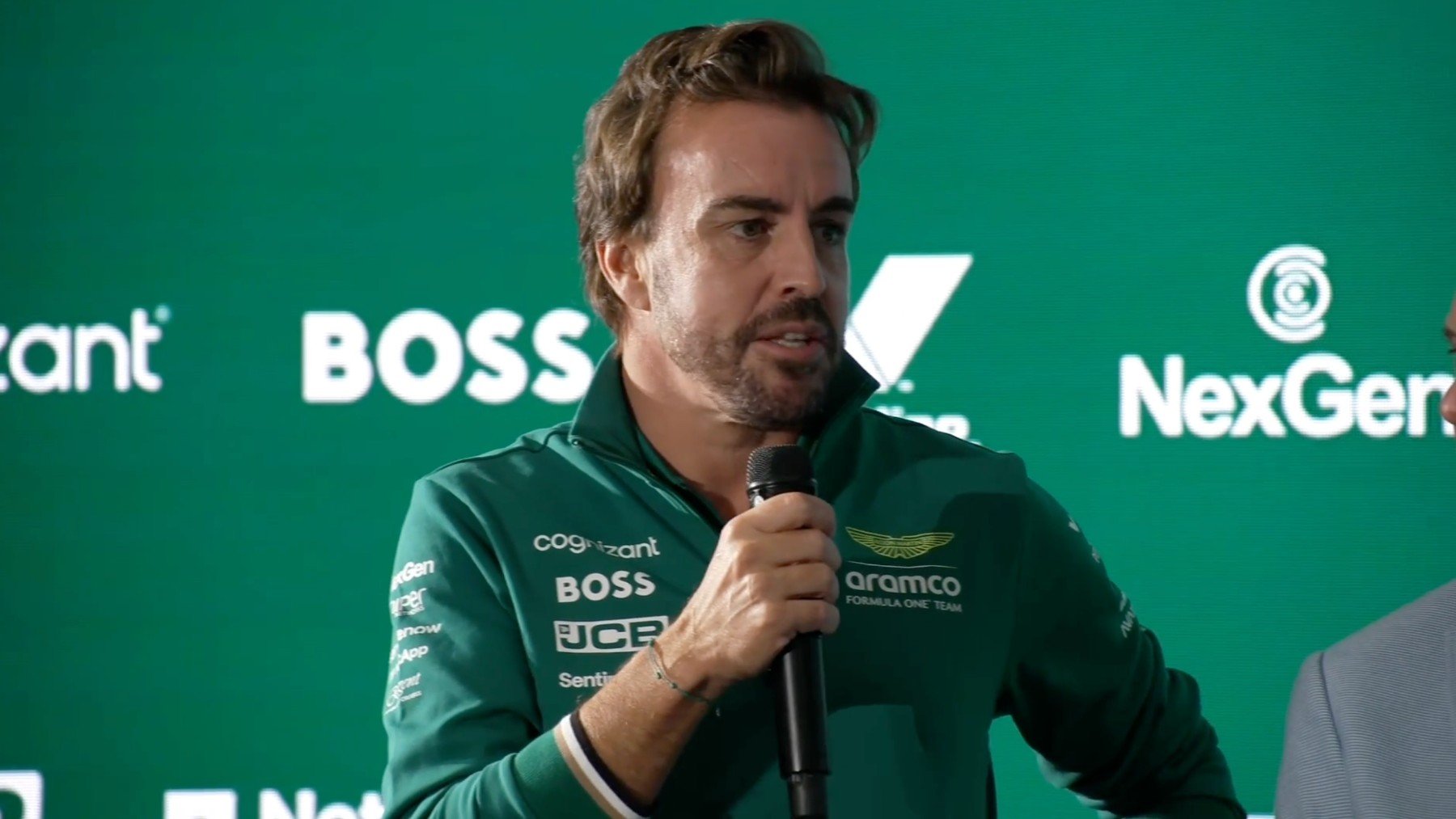 Fernando Alonso en la presentación de Adrian Newey.