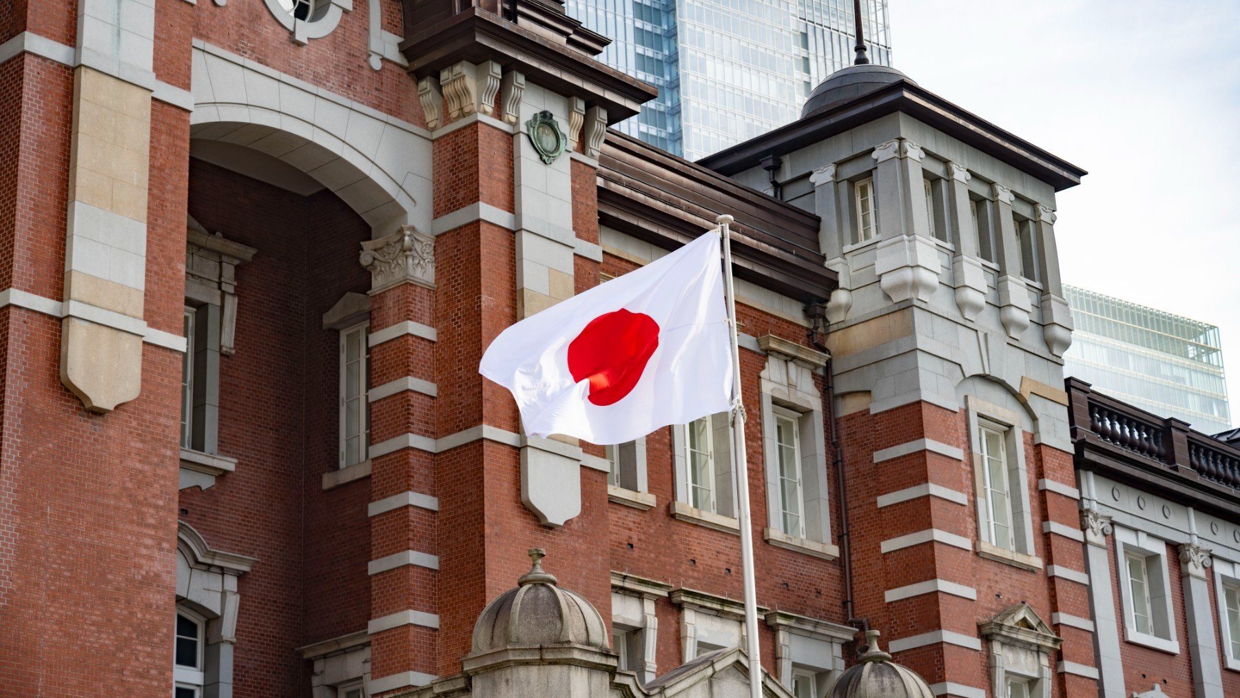 La bandera de Japón en un edificio. (EP)