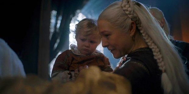 Rhaenyra Targaryen y su hijo Viserys. (La casa del dragón)