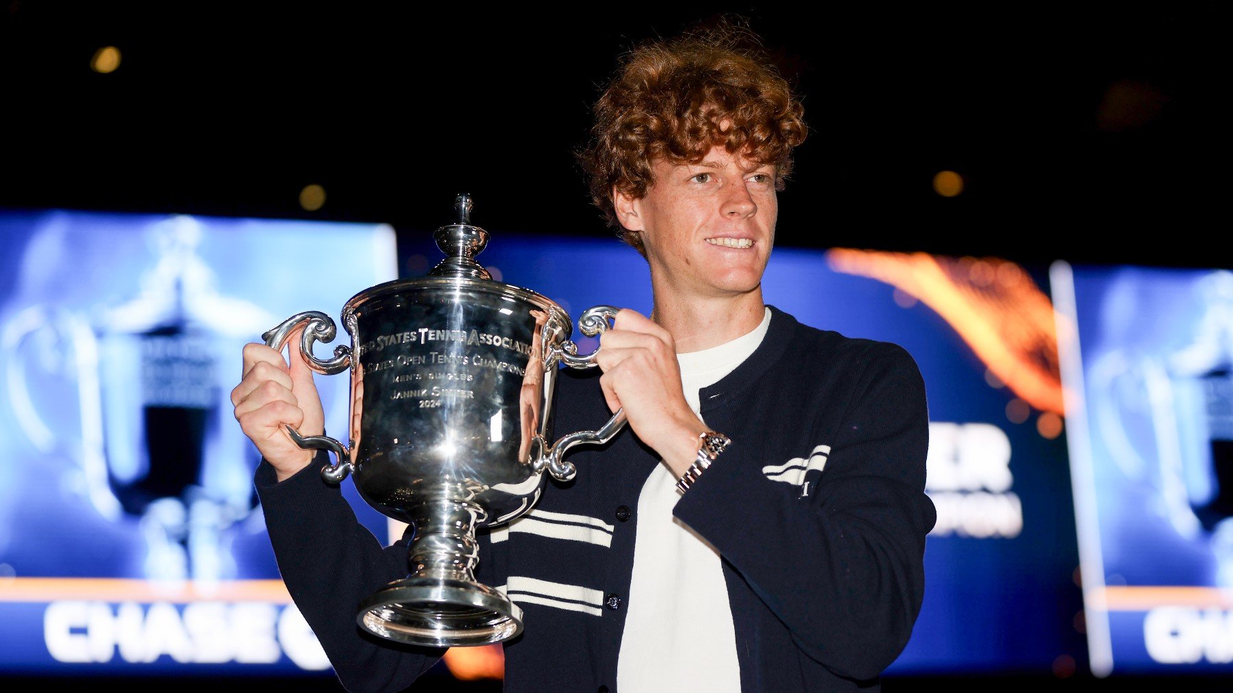 Sinner con el trofeo campeón del US Open. (Getty)