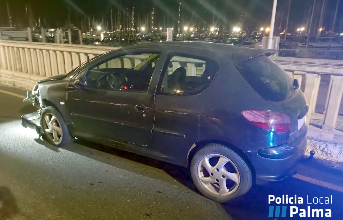 El coche que chocó en el Paseo Marítimo de Palma.