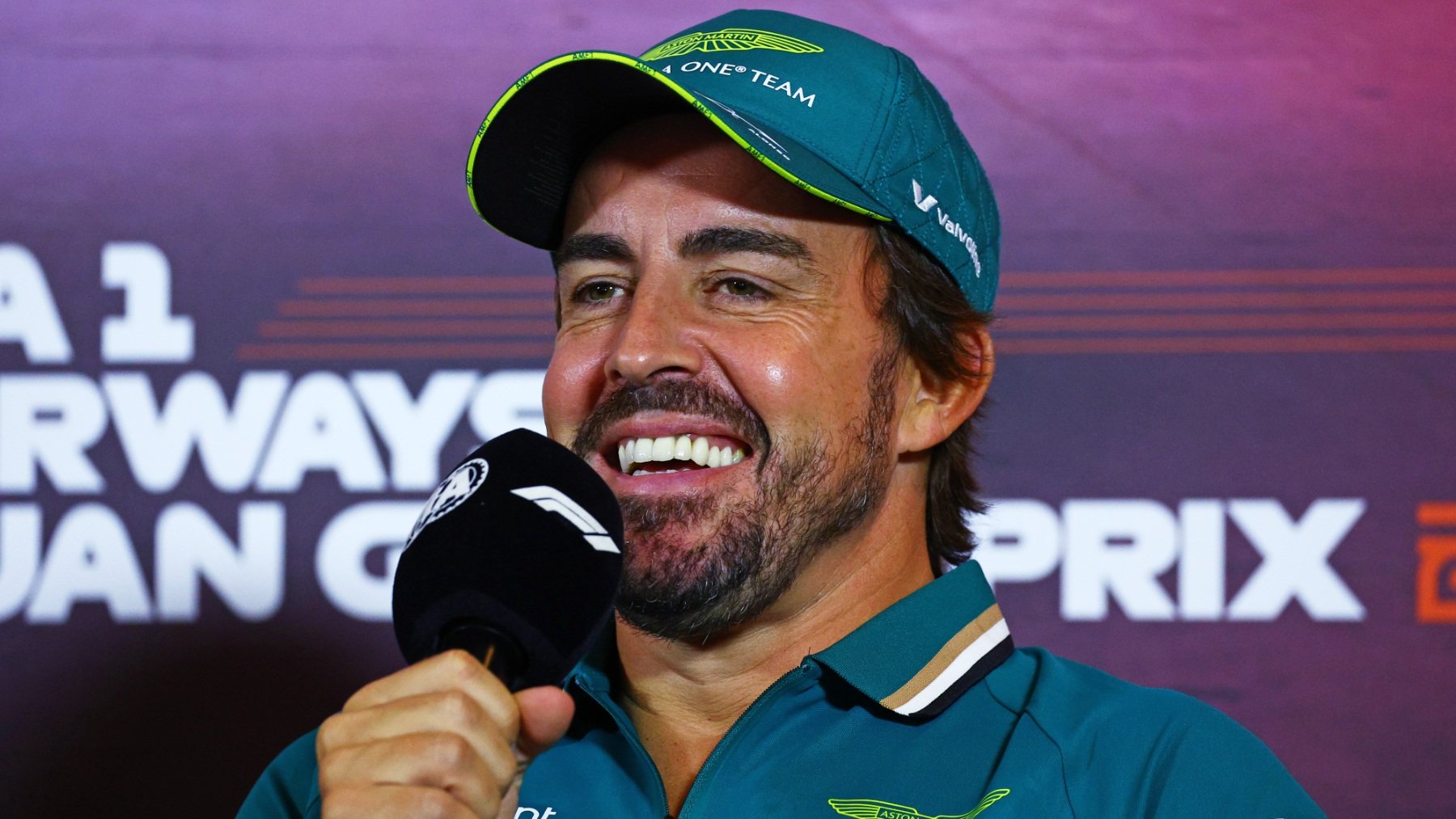 Fernando Alonso en la rueda de prensa de la FIA. (Getty)