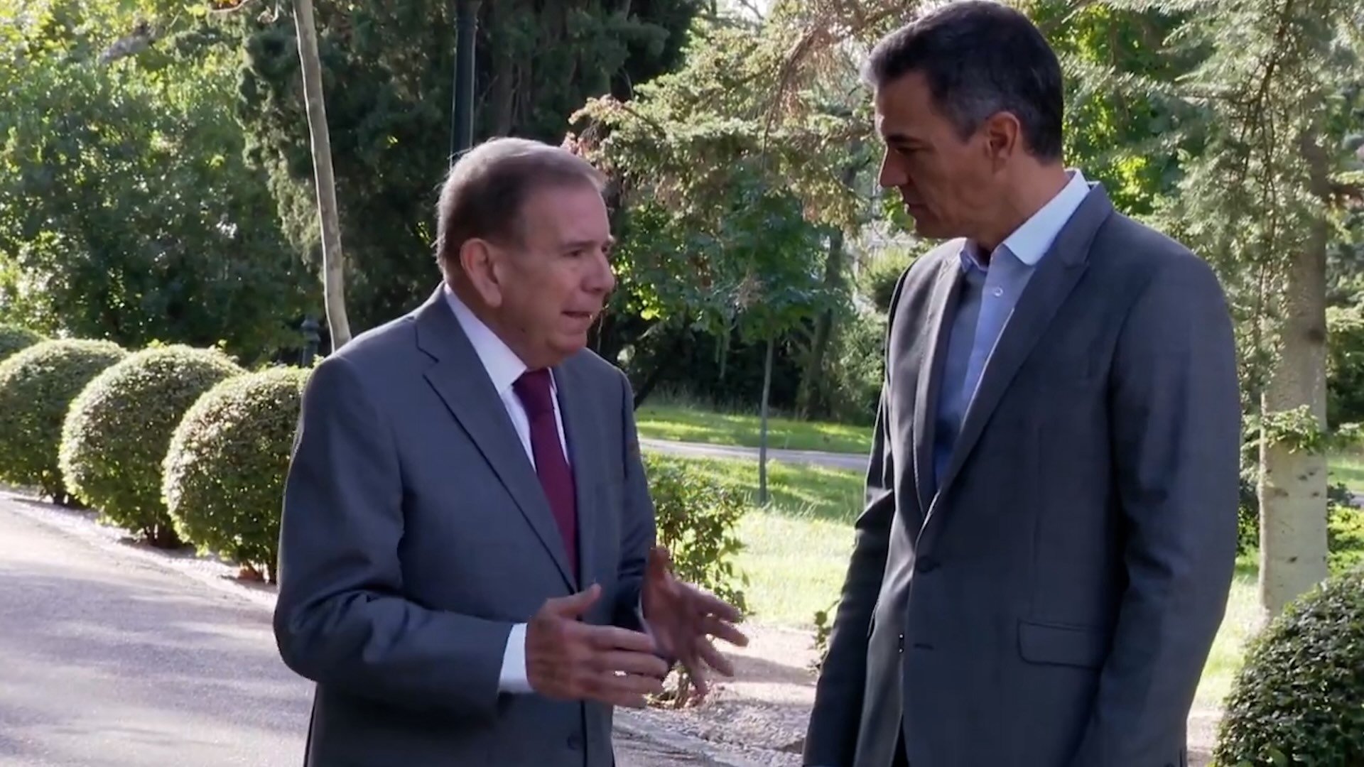 Pedro Sánchez con Edmundo González en La Moncloa.