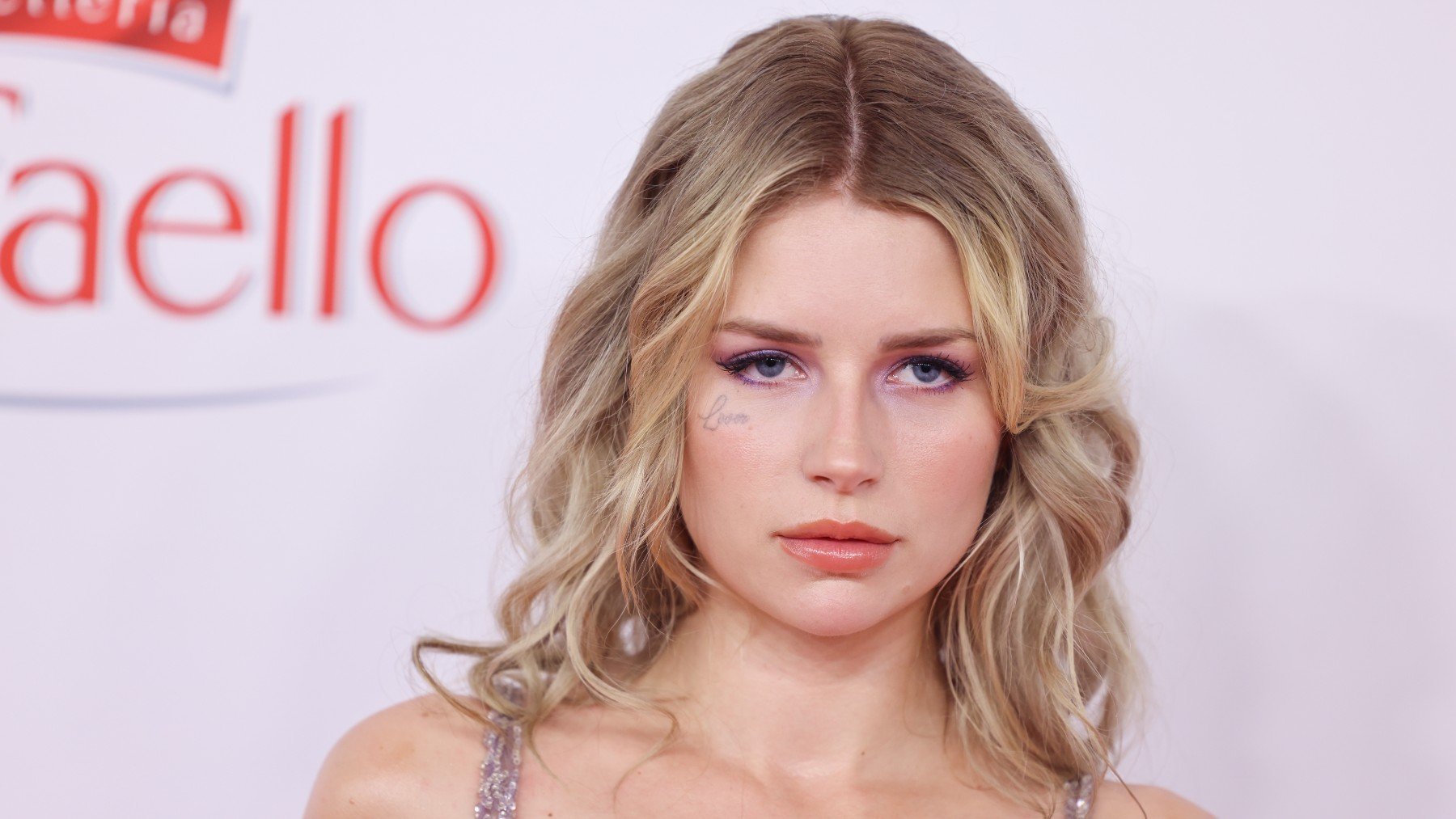 Lottie Moss, hemana de Kate Moss, a punto de morir por sobredosis de ozempic.