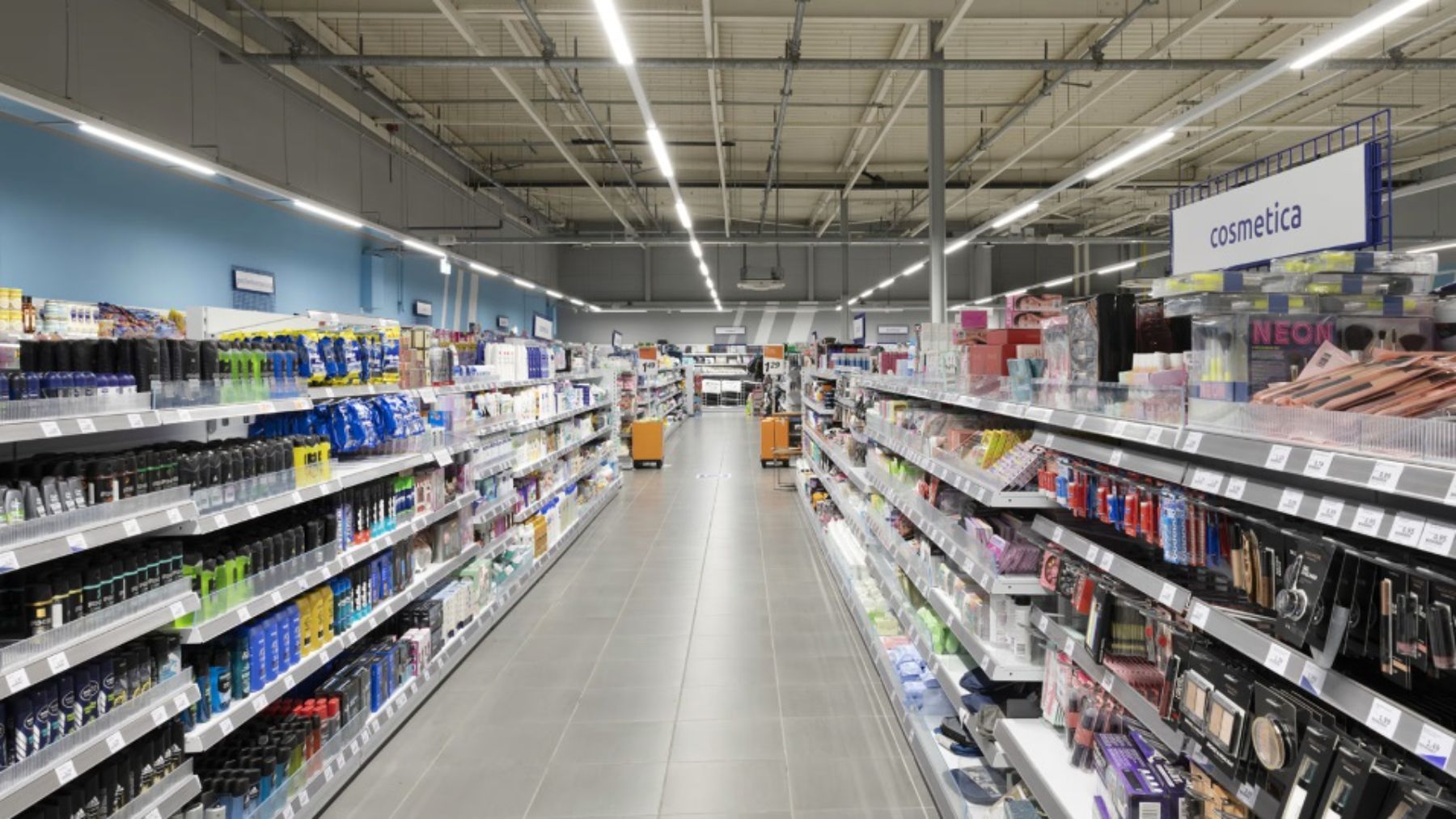 Interior de un supermercado Action.