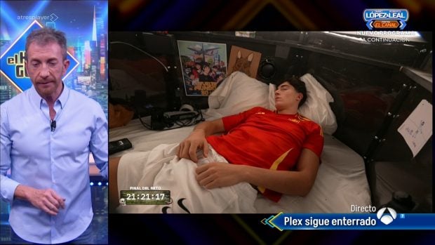 Plex estaba dormido durante la primera conexión con El Hormiguero de este miércoles (Atresmedia).