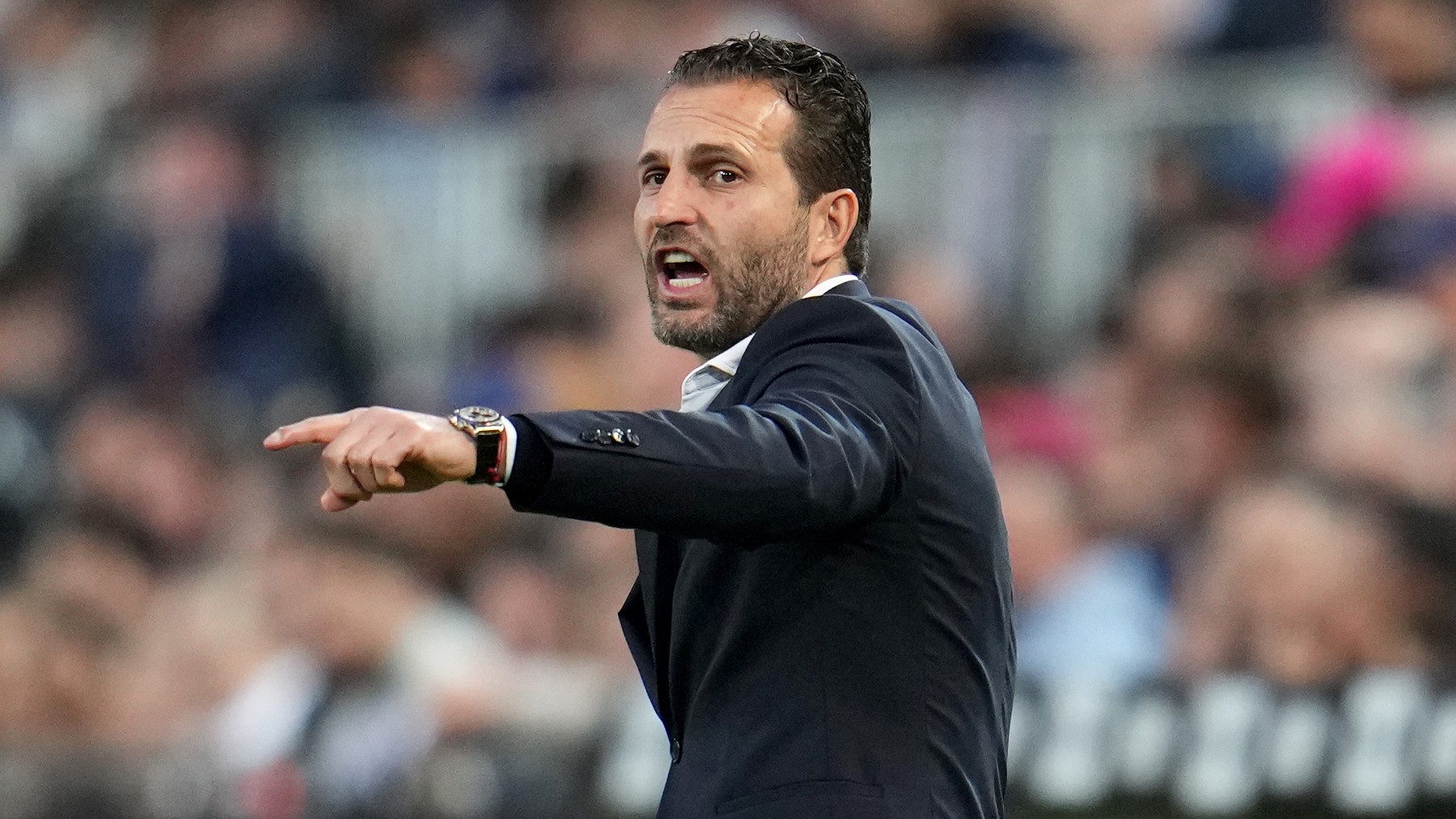 Rubén Baraja da instrucciones a sus jugadores durante un partido. (Getty)