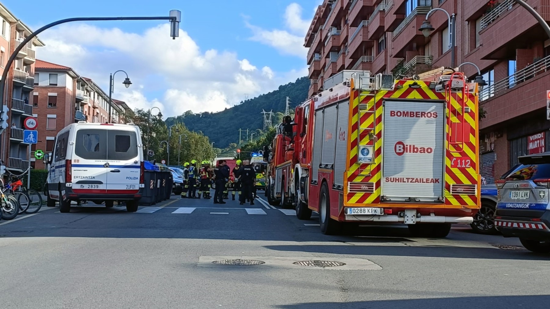 Los Bomberos y la Ertaintza en el lugar de los hechos (1)