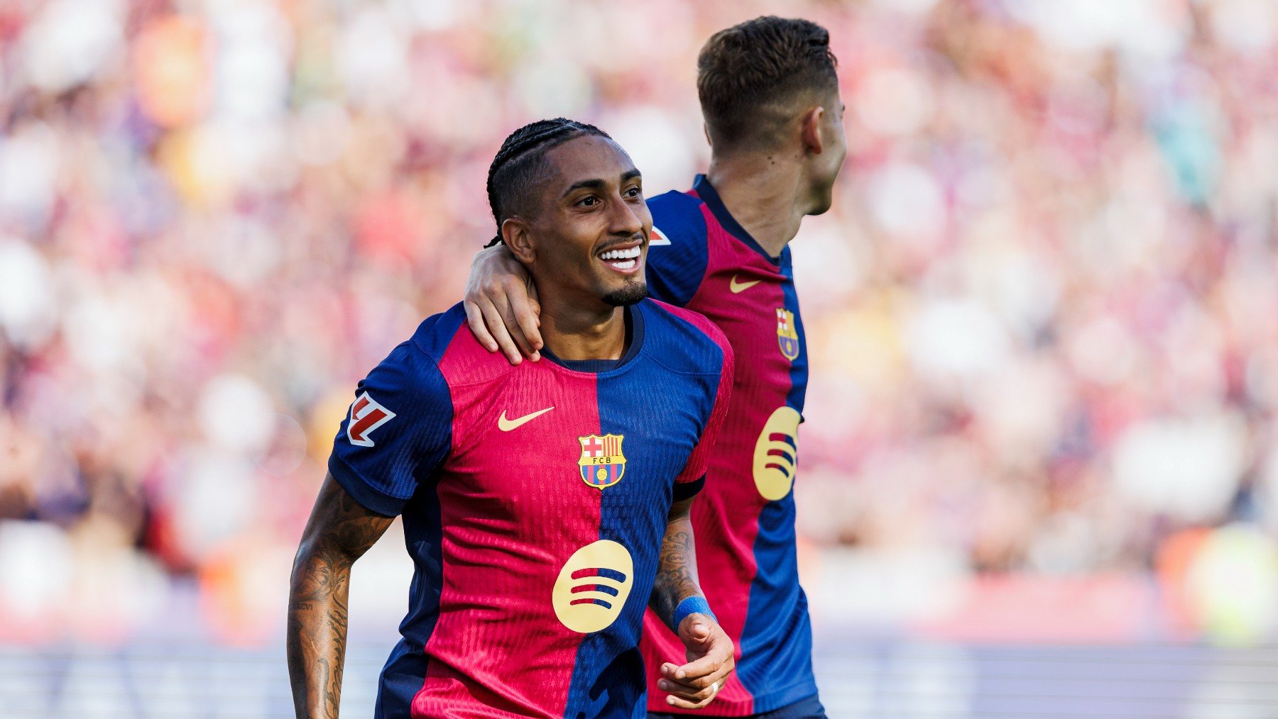 Raphinha celebrando un gol ante el Valladolid. (Europa Press)